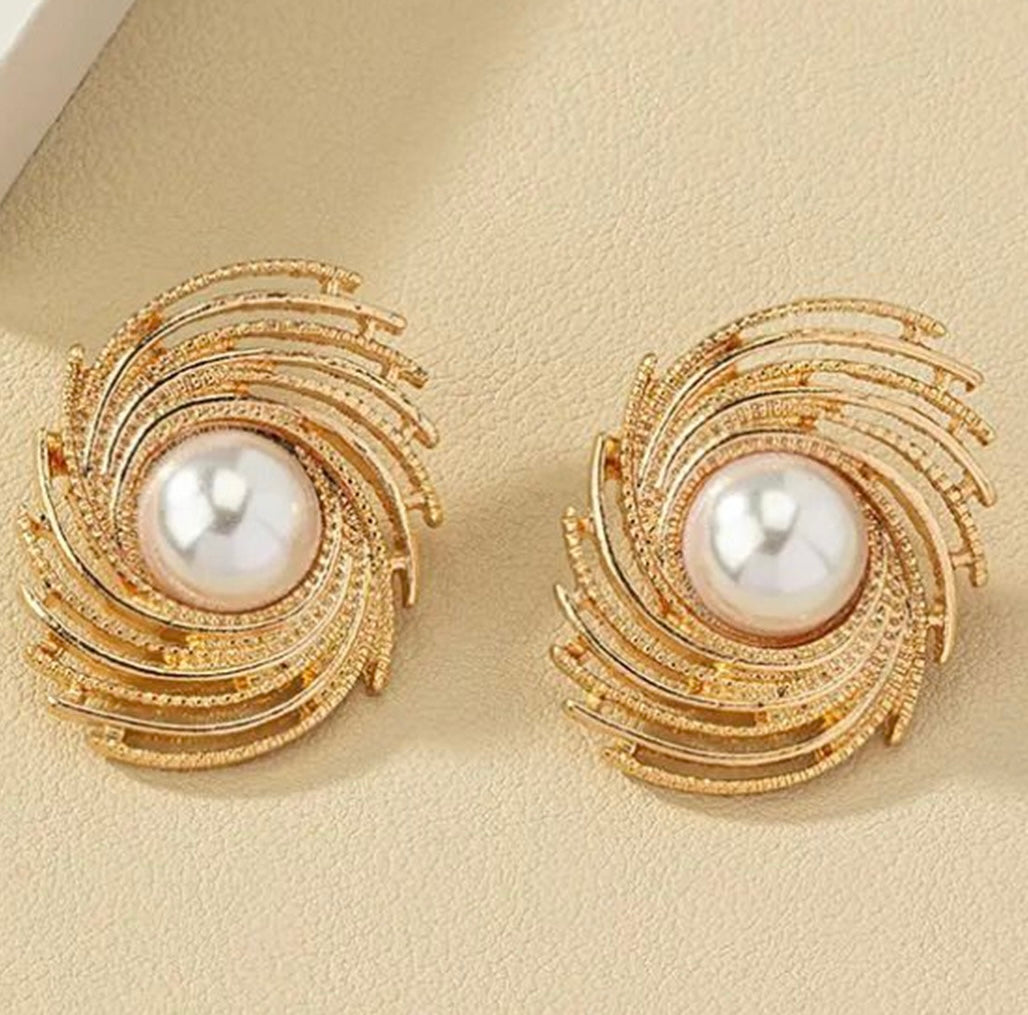 Gold and pearl Earrings