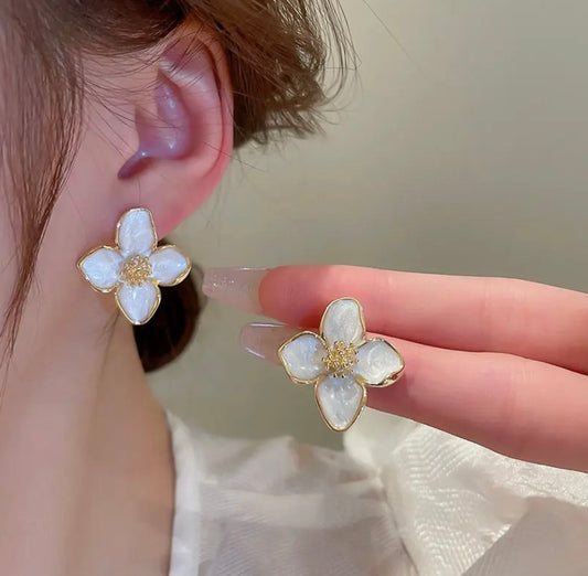 White Flower Stud